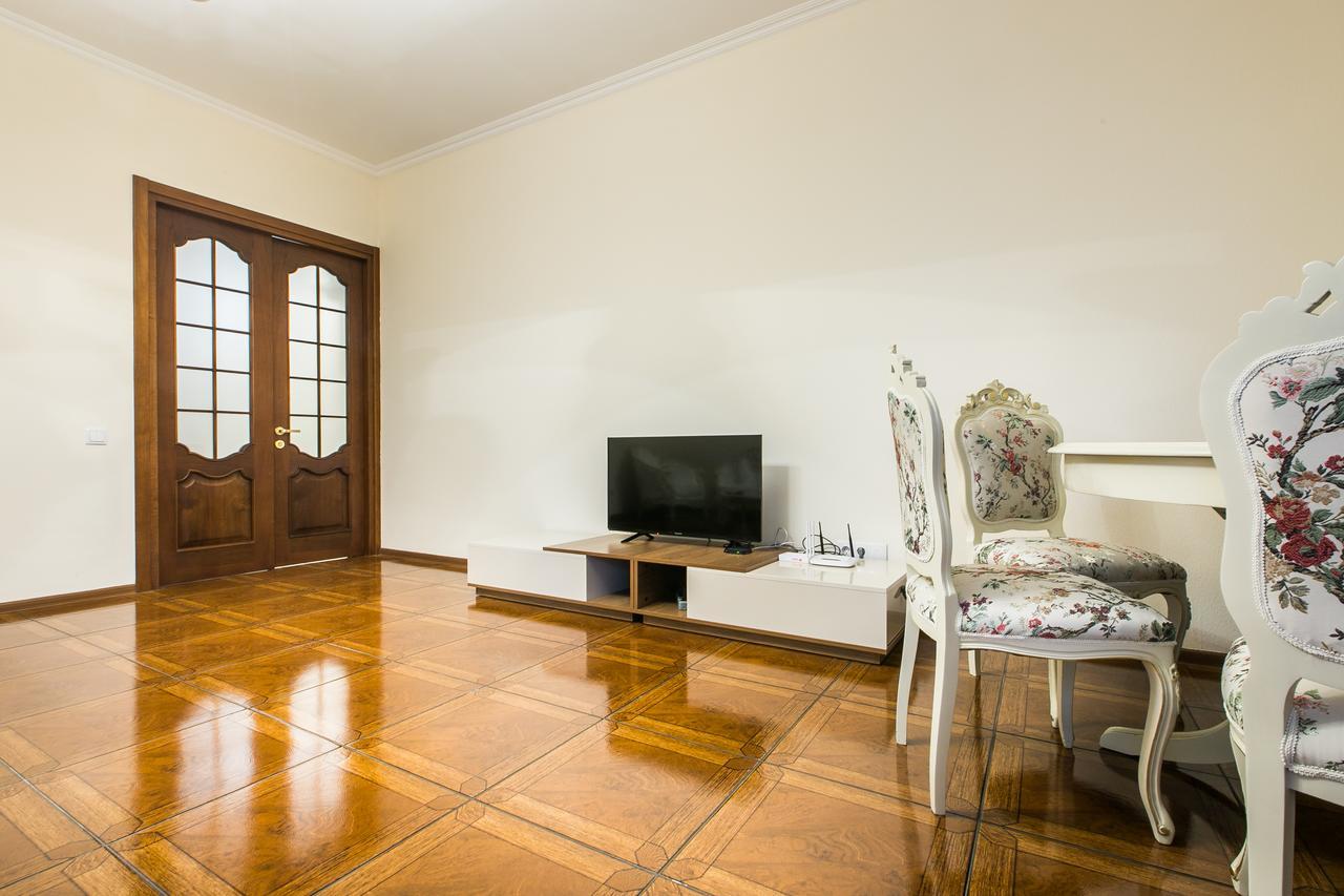 Sweet Home Vip 5 At Freedom Square Тбилиси Экстерьер фото