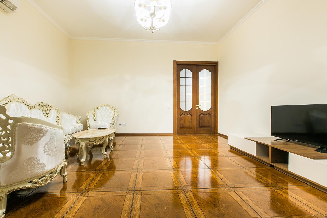 Sweet Home Vip 5 At Freedom Square Тбилиси Экстерьер фото