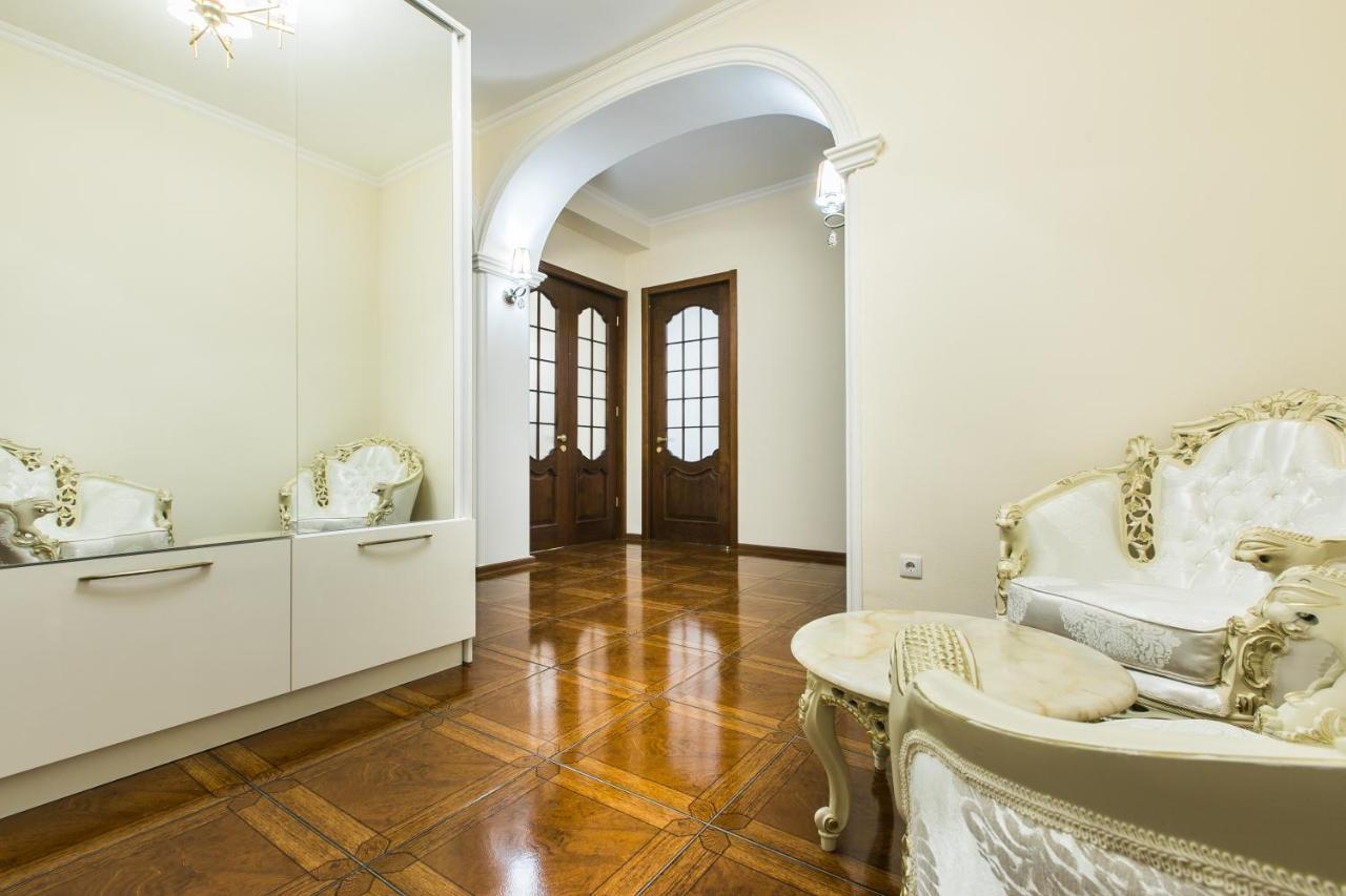 Sweet Home Vip 5 At Freedom Square Тбилиси Экстерьер фото